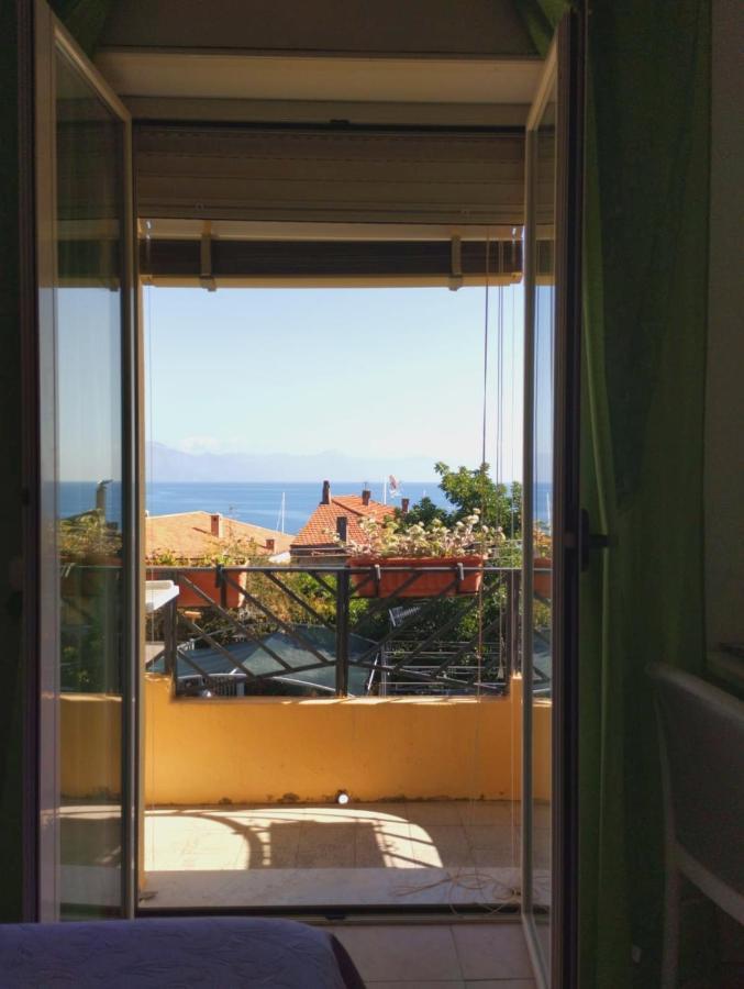 By The Sea In Scario Apartment Exterior foto