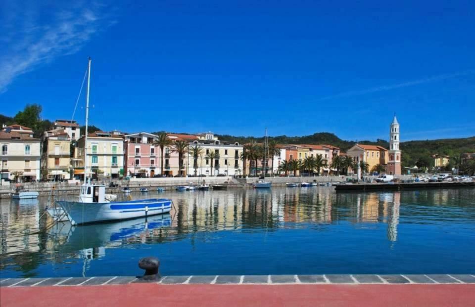 By The Sea In Scario Apartment Exterior foto