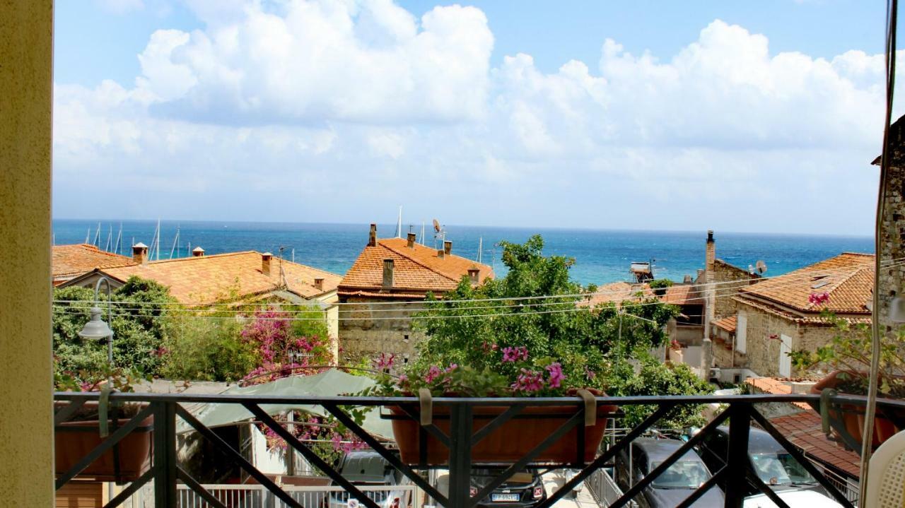 By The Sea In Scario Apartment Exterior foto